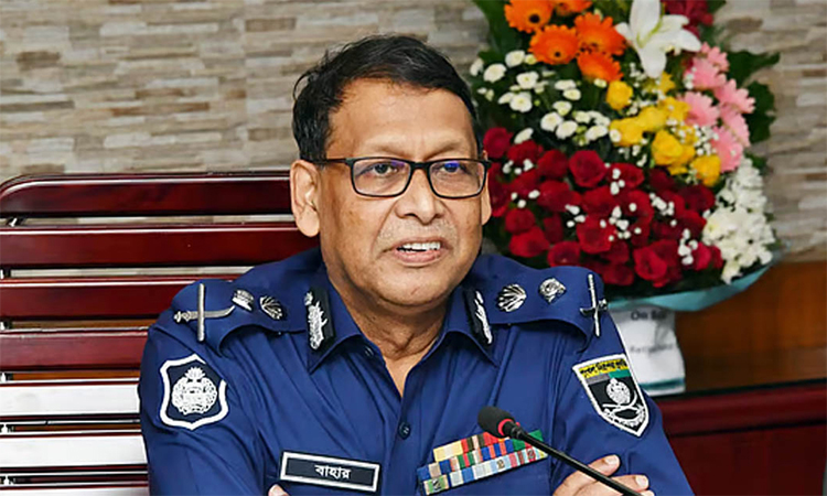 গণঅভ্যুথানে লুট: ১ হাজার ৩৫০টি অস্ত্র এখনও উদ্ধার হয়নি: আইজিপি