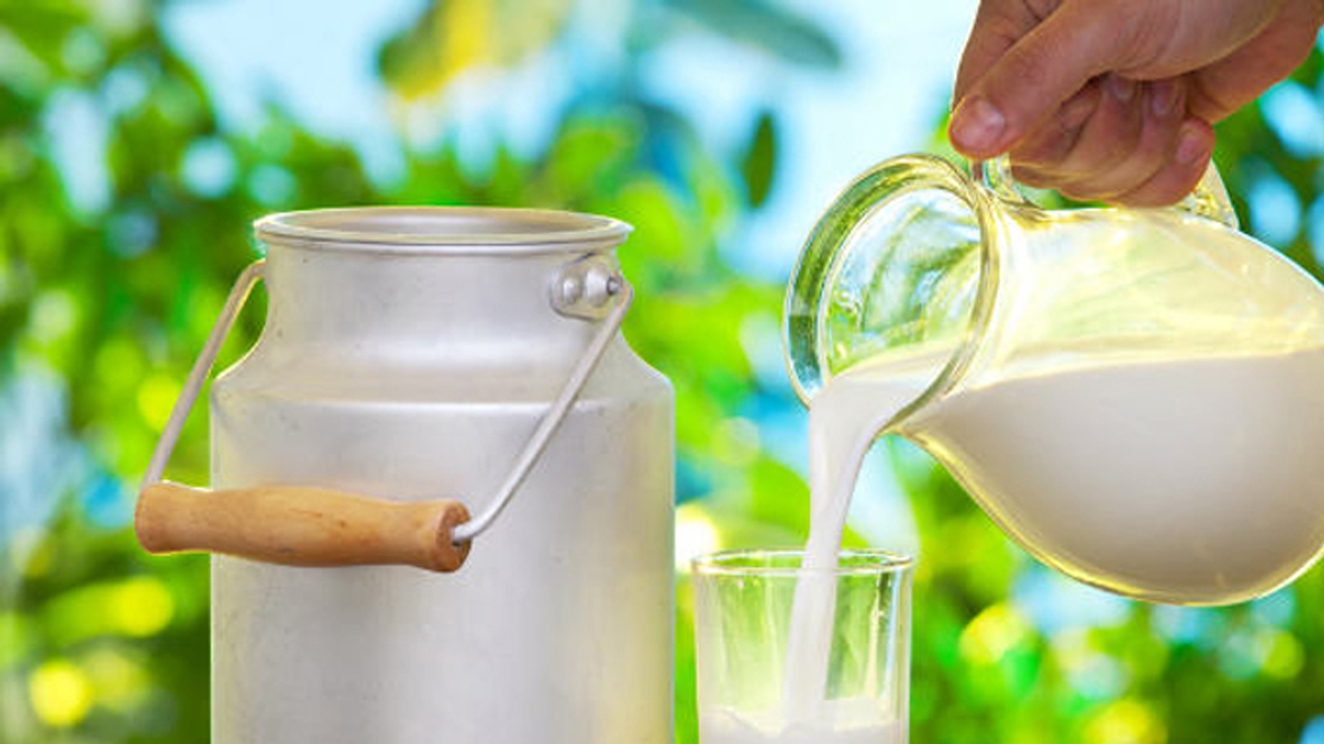কাঁচা নাকি ফোটানো, কিভাবে দুধ খেলে বেশি উপকার